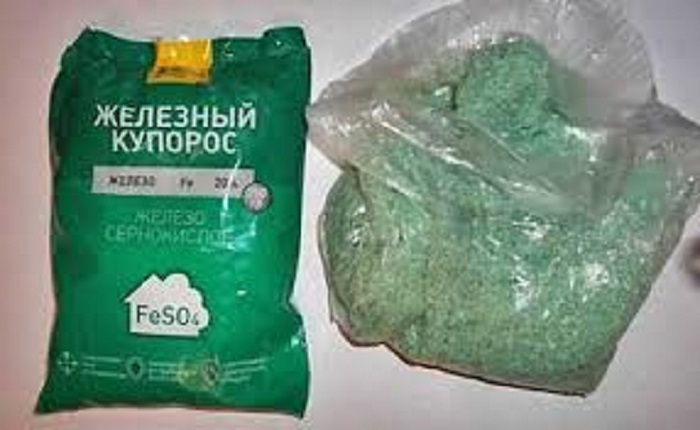 Железный купорос – это кристаллы ярко зеленого цвета. В продаже есть упаковки от 1 кг до 50 кг. Железный купорос – это кристаллы ярко зеленого цвета. В продаже есть упаковки от 1 кг до 50 кг.